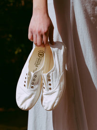 Arum Sneakers — Woman holding white canvas sneakers detail — MYFASHIONFRUIT
