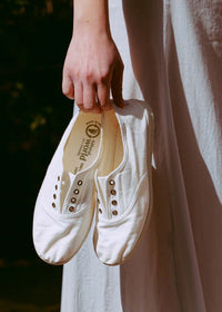 Arum Sneakers — Woman holding white canvas sneakers detail — MYFASHIONFRUIT