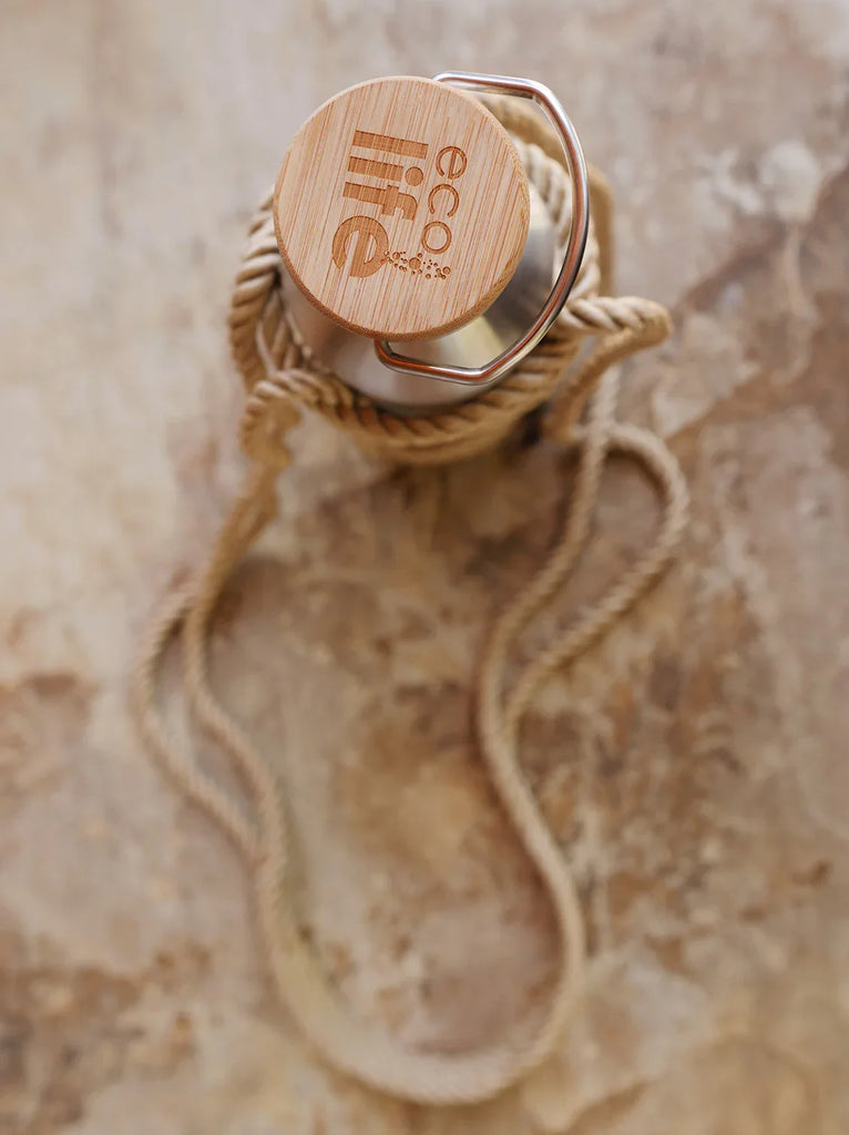 Rope Bottle Holder 0,5L — Detail of wood lid and rope — MYFASHIONFRUIT