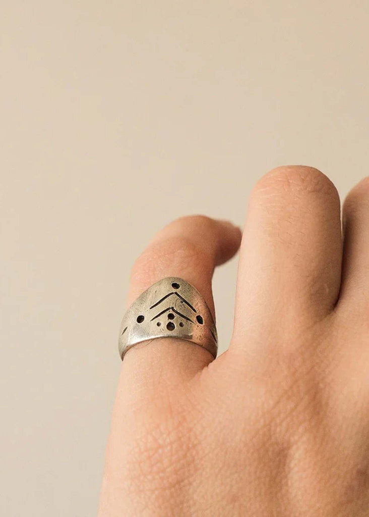 Maya Chevalier — Silver ring on model, detail — MYFASHIONFRUIT