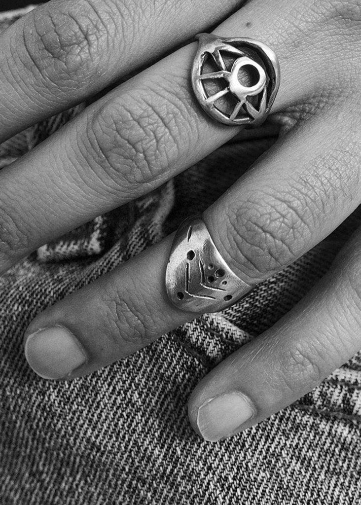 Maya Chevalier — Silver rings detail on hand — MYFASHIONFRUIT