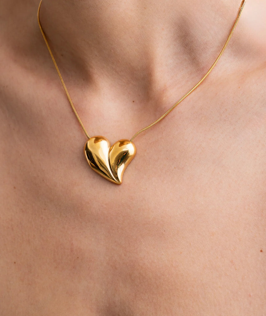 Lovey Necklace — gold heart pendant on model, detail — MYFASHIONFRUIT