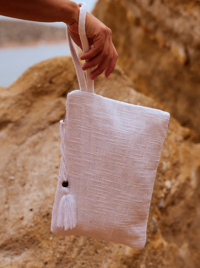 Bay Pouch — Beige woven pouch with tassel, detail — MYFASHIONFRUIT