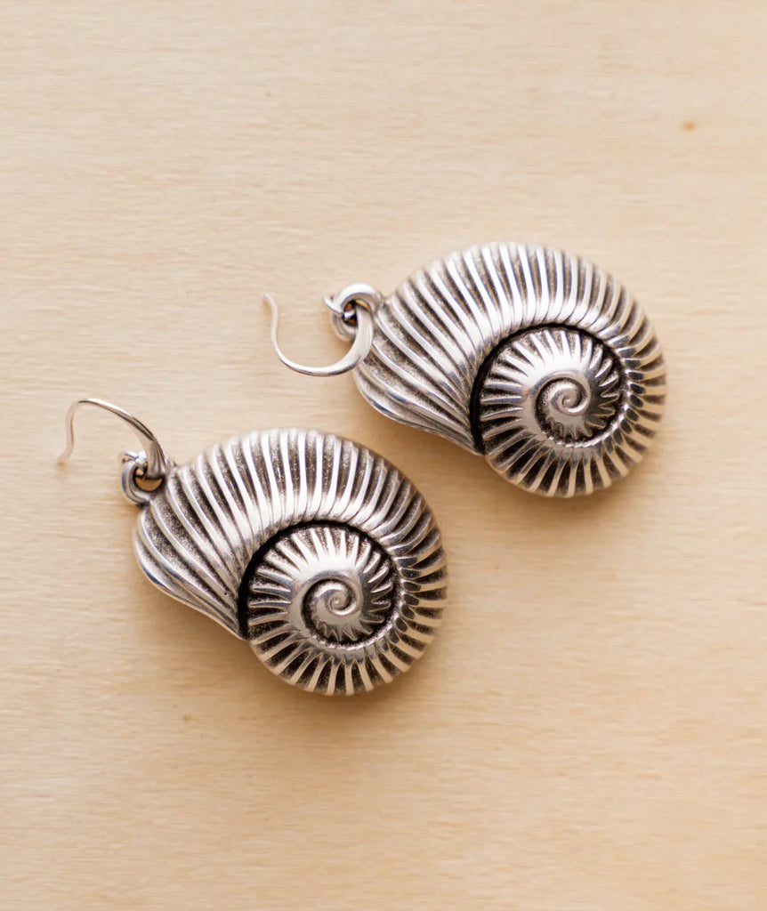 Pupu Earrings — Silver shell earrings, detail — MYFASHIONFRUIT