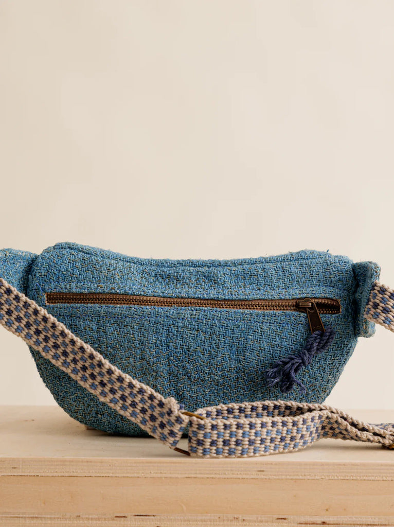 Jannu Waistbag - Azul — Blue woven bag with patterned strap — MYFASHIONFRUIT