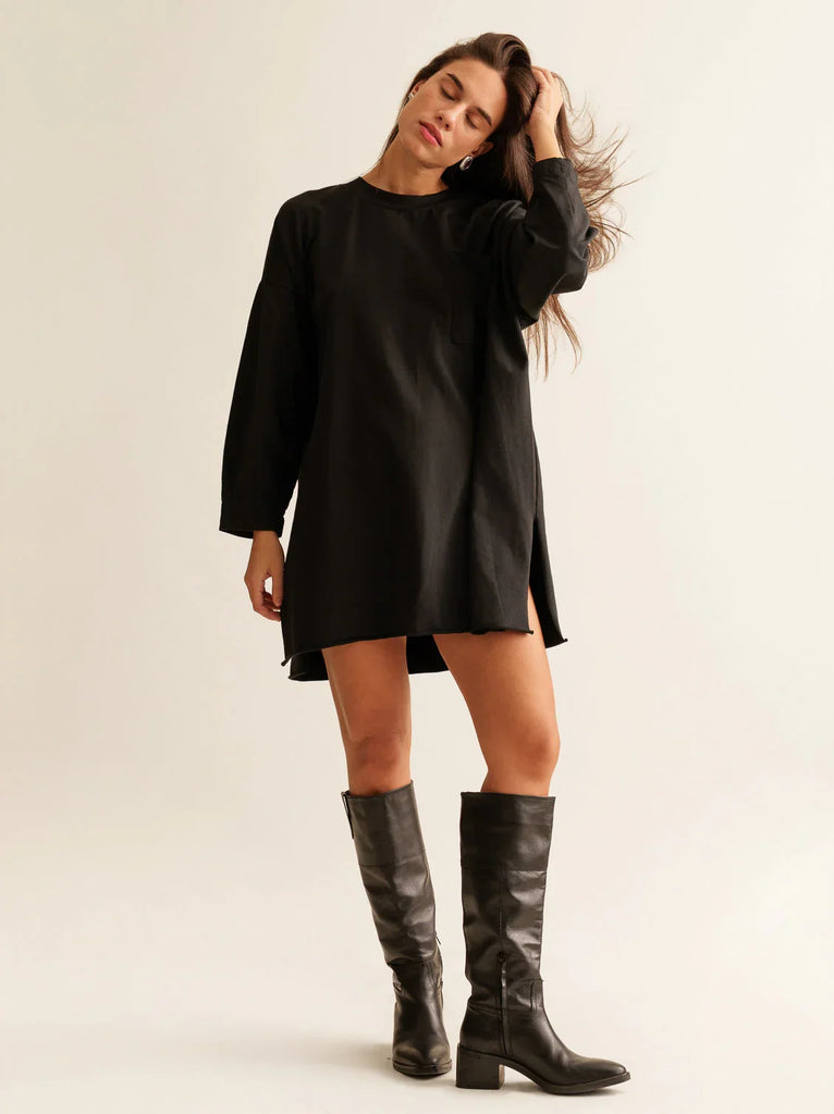 Mo Longline Top — Black dress with long sleeves on model — MYFASHIONFRUIT