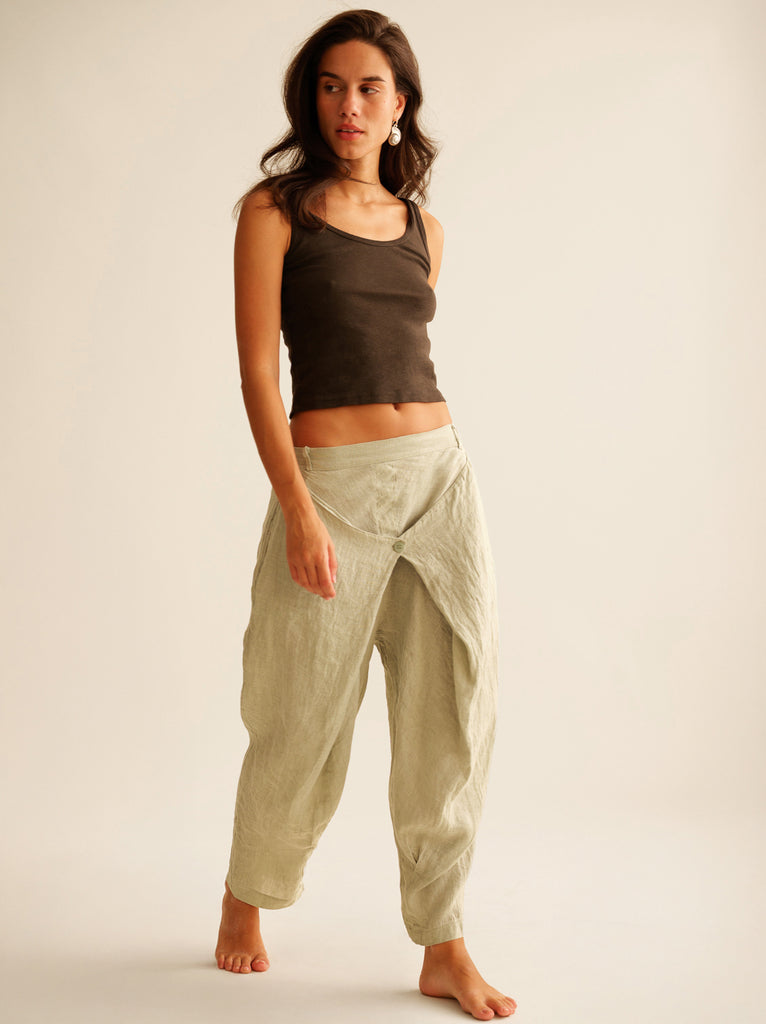 Sariah Pants — Linen pants and brown tank top on model — MYFASHIONFRUIT