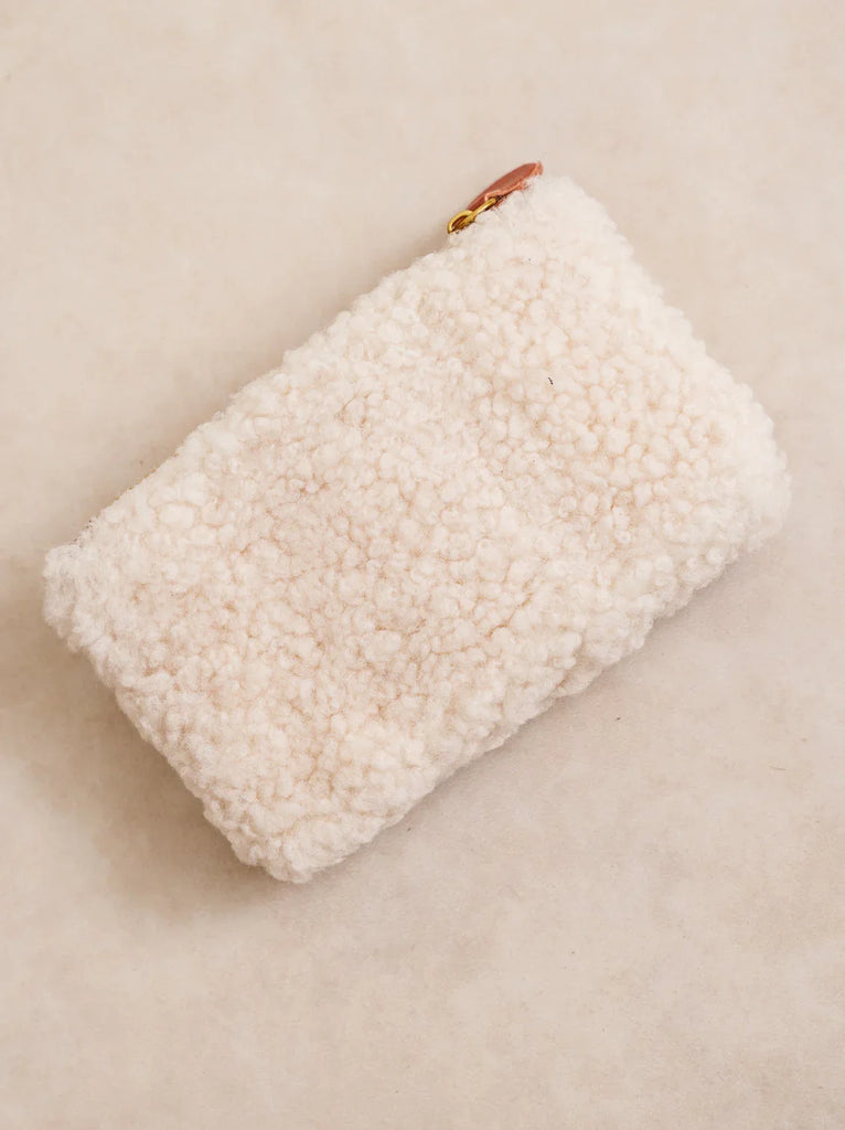 Lorine Wallet — Cream sherpa wallet, detail — MYFASHIONFRUIT