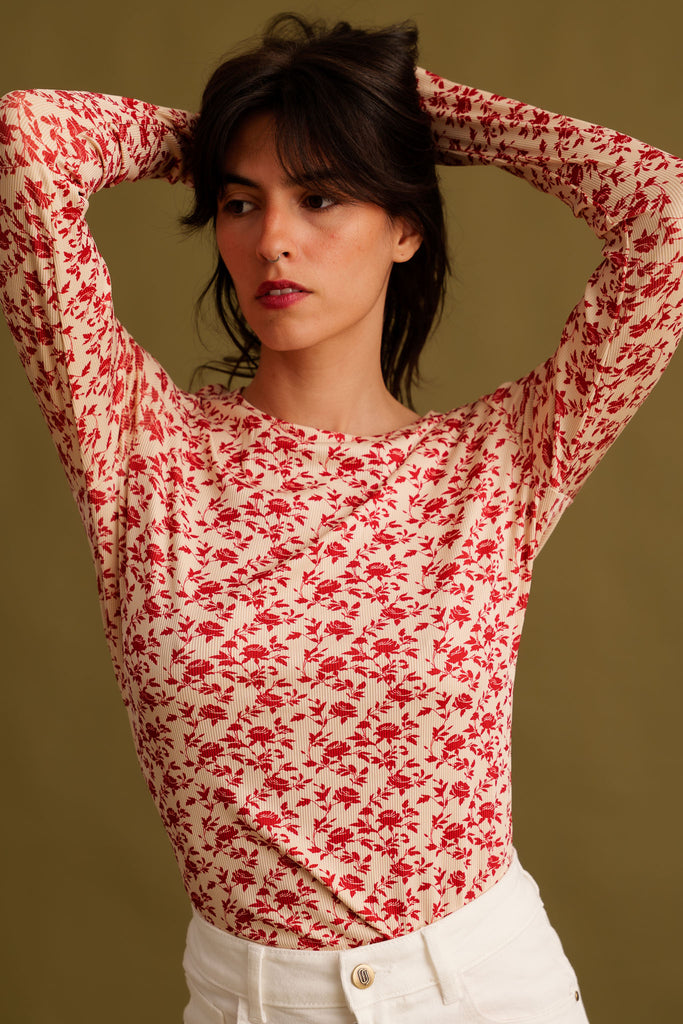 Matilda Top — Floral ribbed top in red and beige, on model — MYFASHIONFRUIT