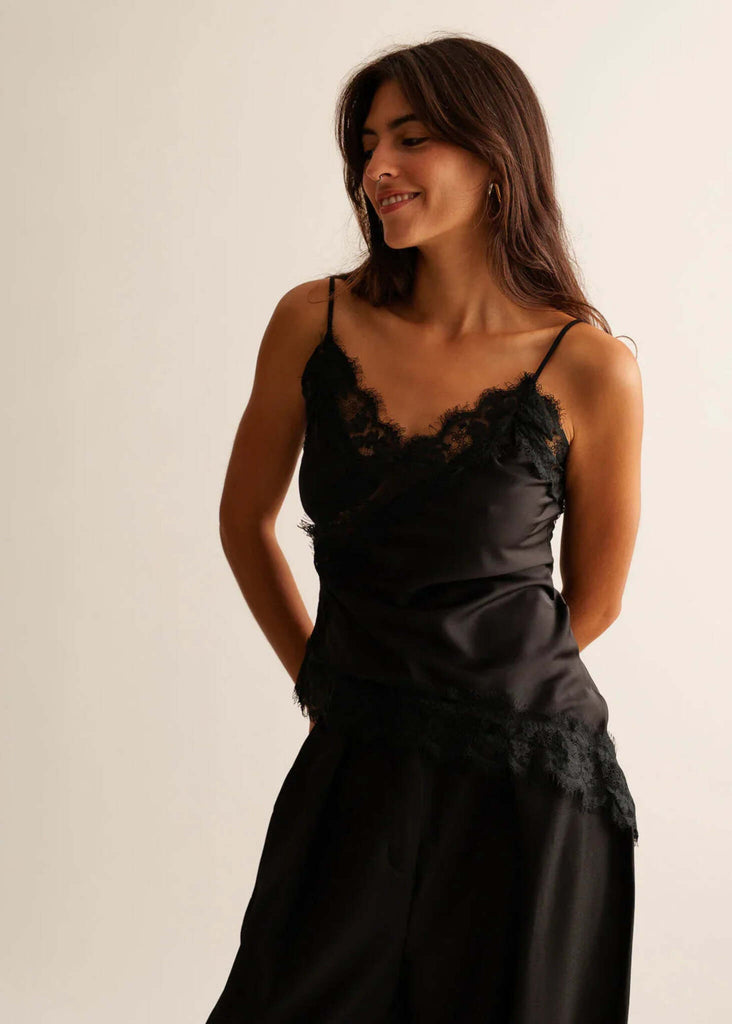 Zoey Top — Black camisole with lace, on model — MYFASHIONFRUIT