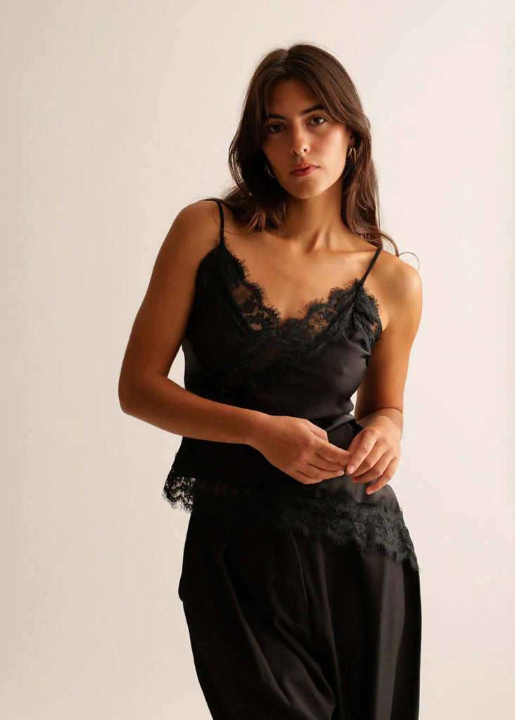 Zoey Top — Black lace trim cami on model — MYFASHIONFRUIT