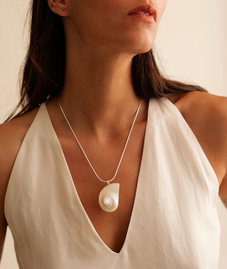 Ianassa Necklace — Shell pendant on silver chain, on model — MYFASHIONFRUIT