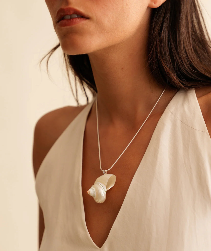 Ianassa Necklace — Shell pendant on model — MYFASHIONFRUIT