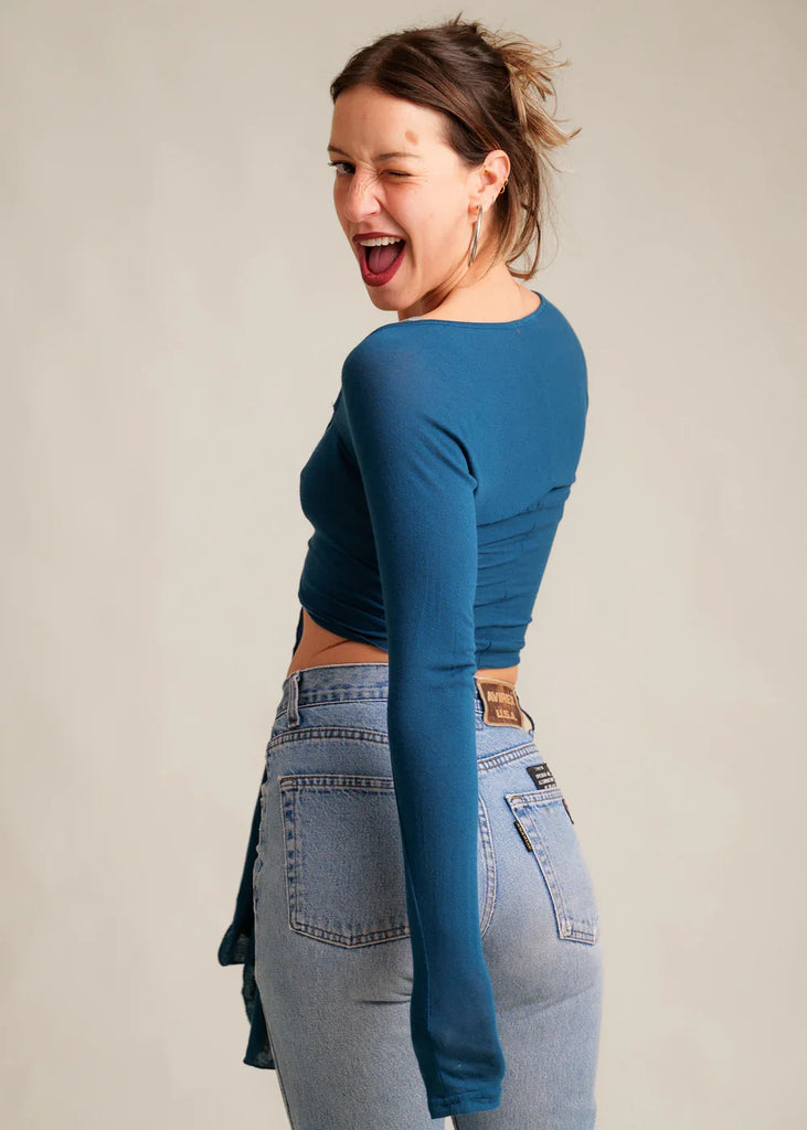 Jin Cardi — Teal top on model, from the back — MYFASHIONFRUIT