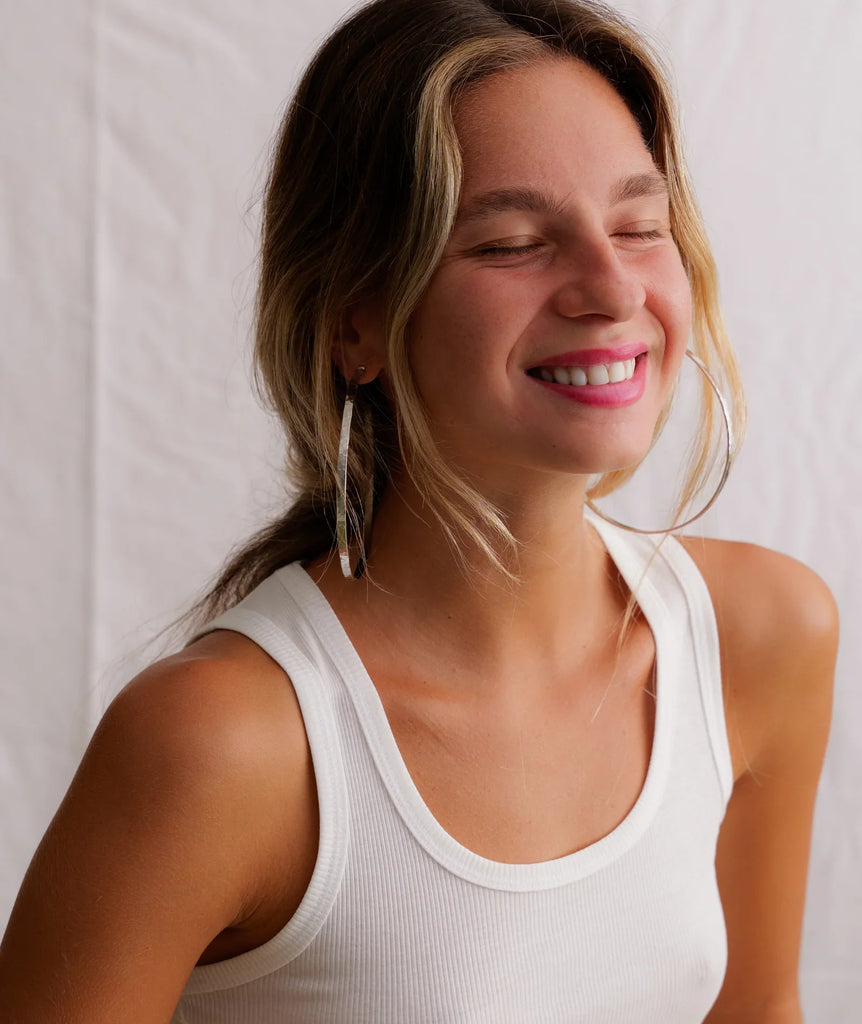 Roxana Silver Hoops — Silver hoops on model — MYFASHIONFRUIT