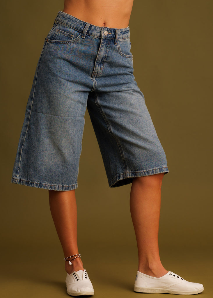 Ricki Bermuda — Light blue denim culottes on model — MYFASHIONFRUIT
