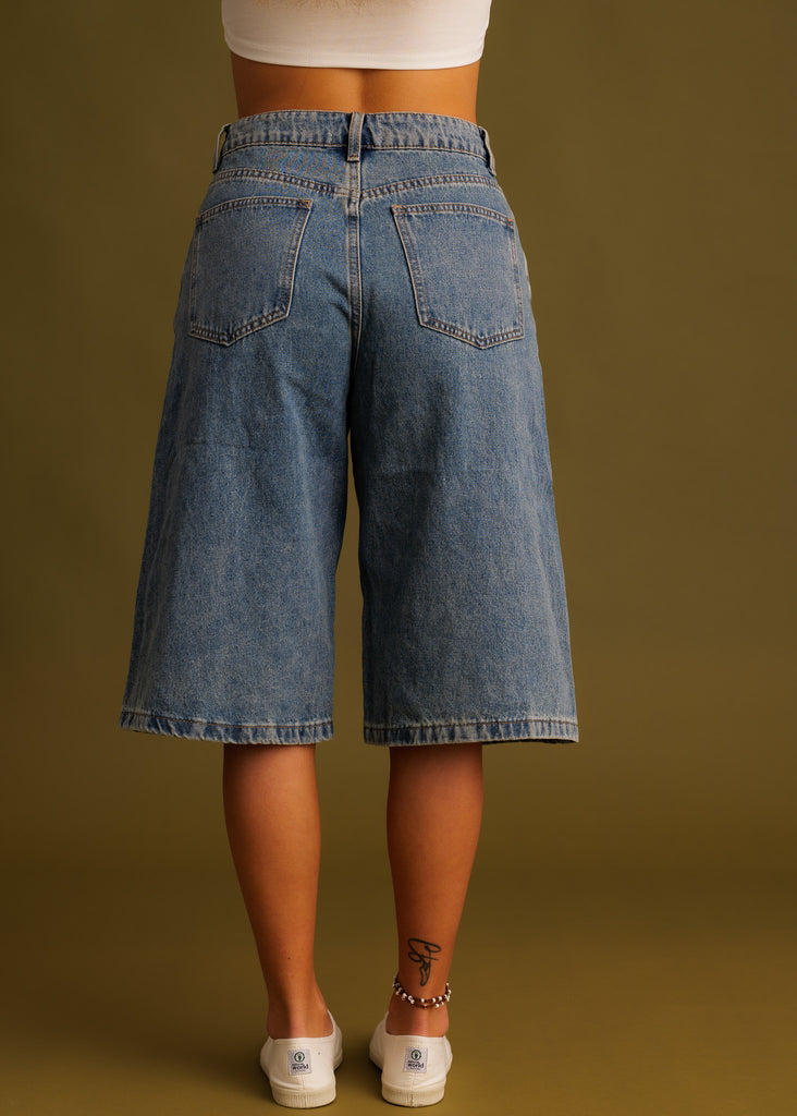 Ricki Bermuda — Light blue denim culottes on model, rear view — MYFASHIONFRUIT