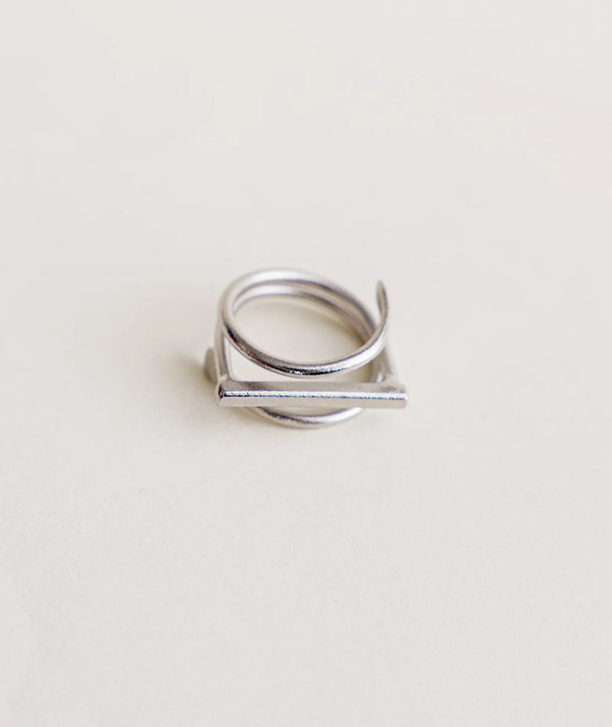 Omna Bronze Ring — Silver ring with bar detail — MYFASHIONFRUIT