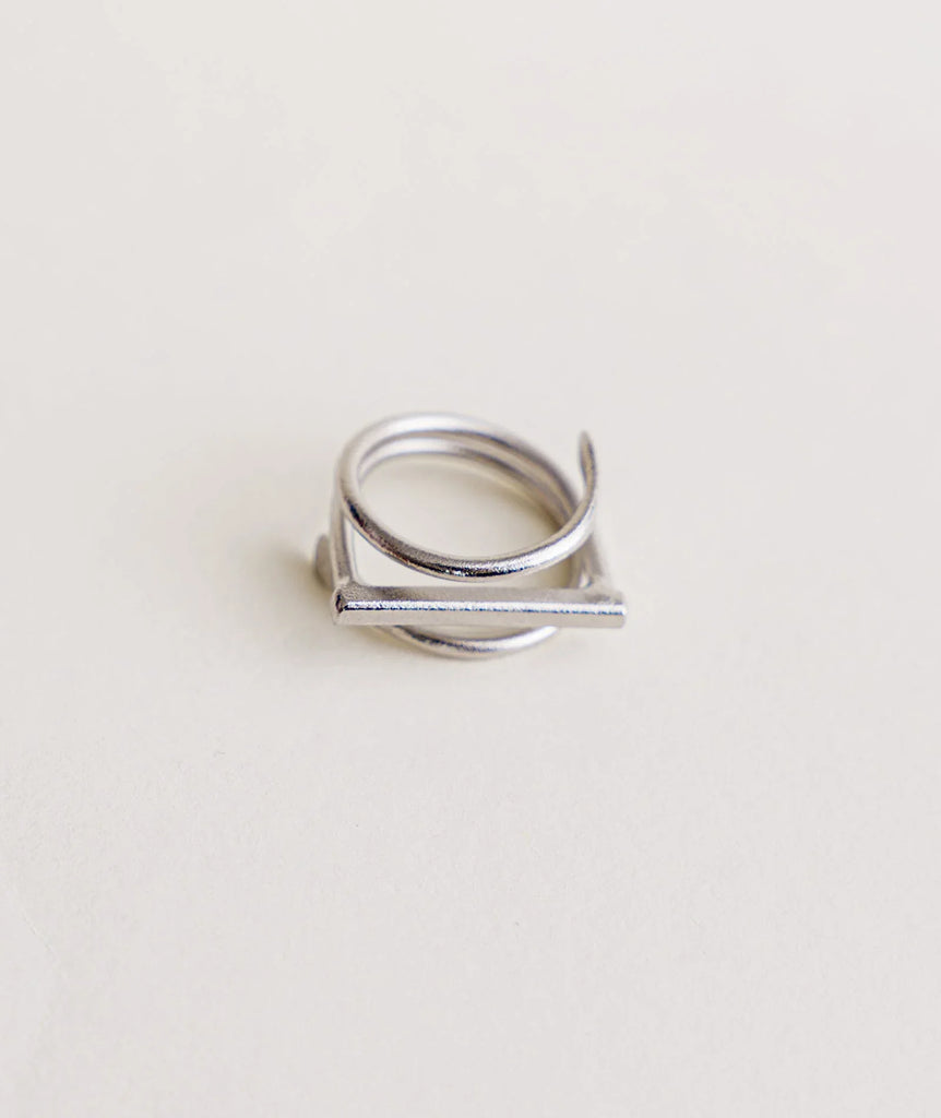 Omna Silver Ring — Silver ring with a bar detail — MYFASHIONFRUIT