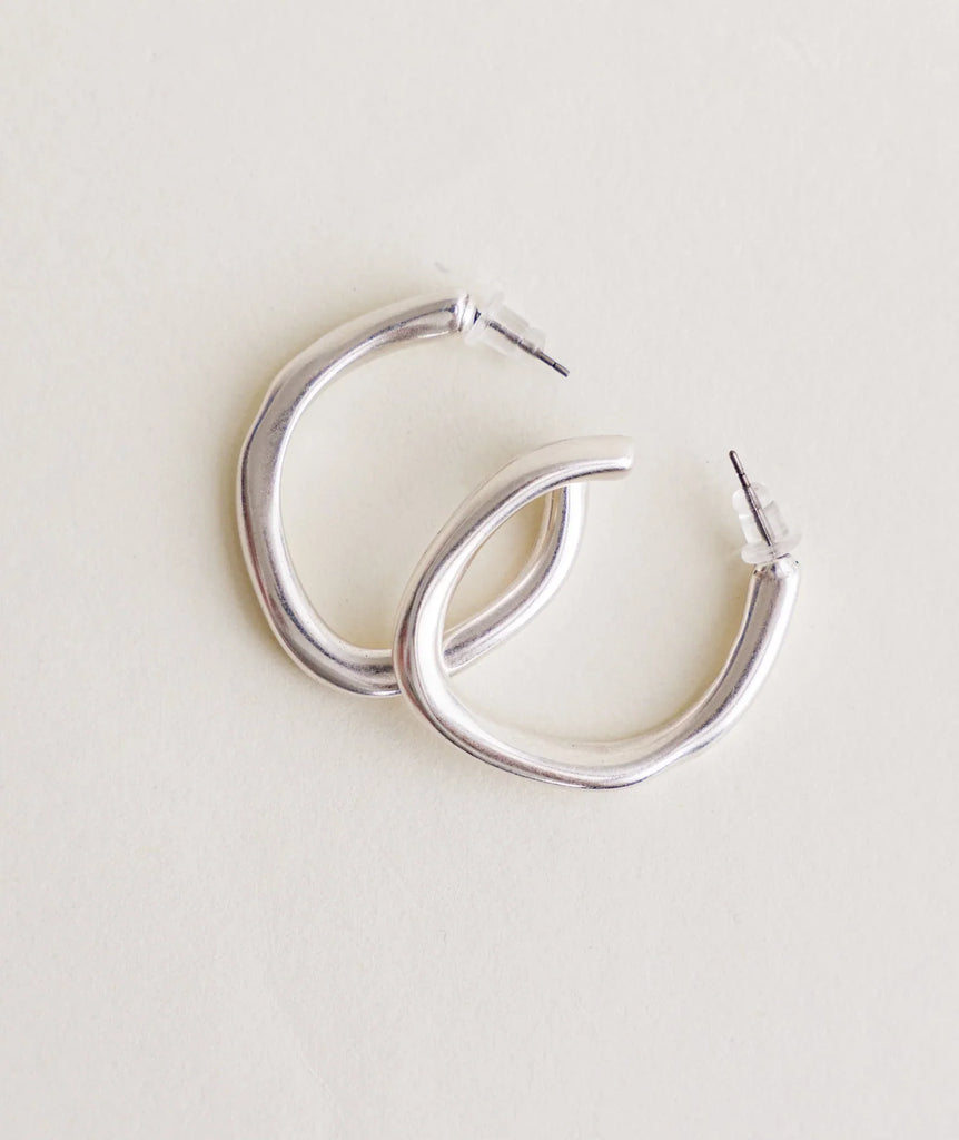 Reine Hoops — Silver hoop earrings detail — MYFASHIONFRUIT