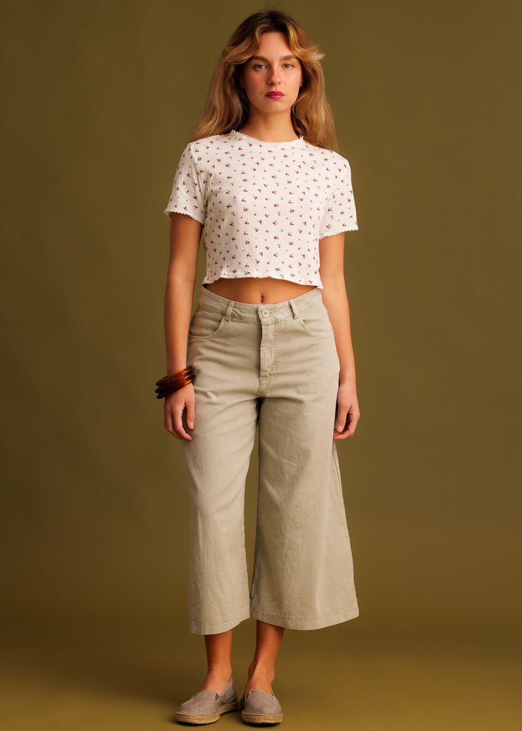 Rio Capri Jeans — Khaki culottes on model — MYFASHIONFRUIT