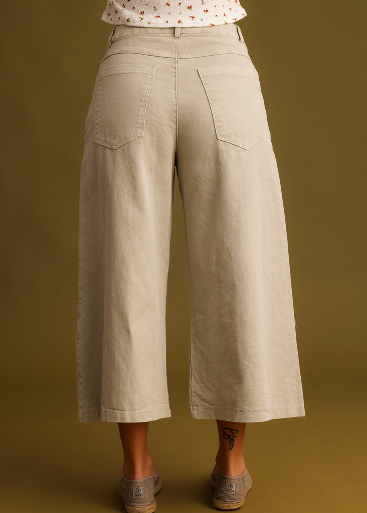 Rio Capri Jeans — Green wide-leg pants on model — MYFASHIONFRUIT