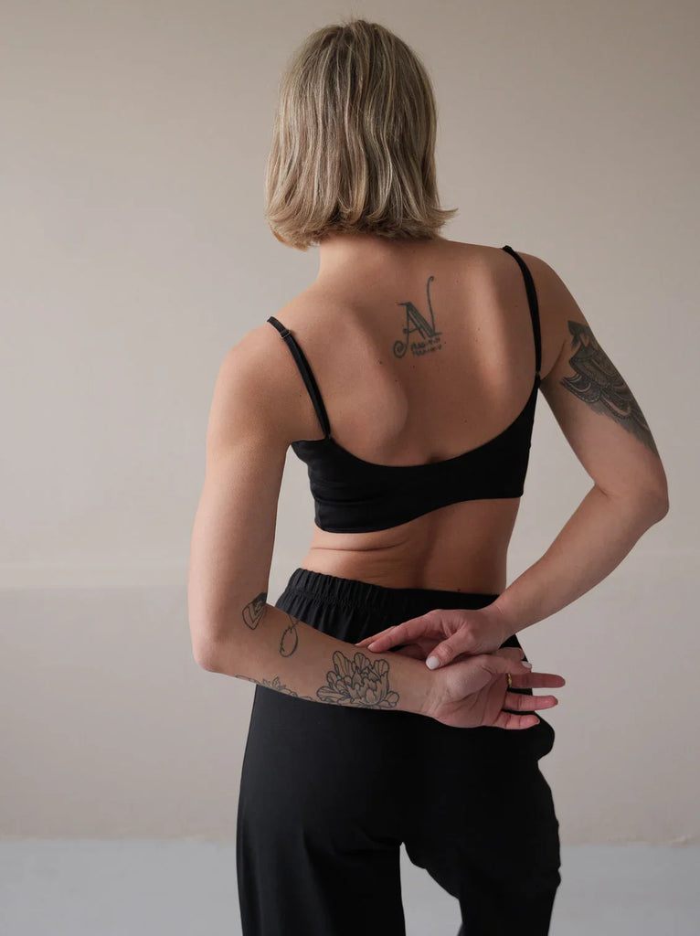 Eden Top — Black top on model from the back — MYFASHIONFRUIT