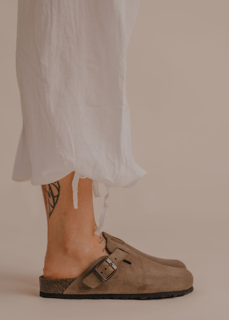 Bilbao Suede Clogs — Brown suede clogs, on model, detail — MYFASHIONFRUIT