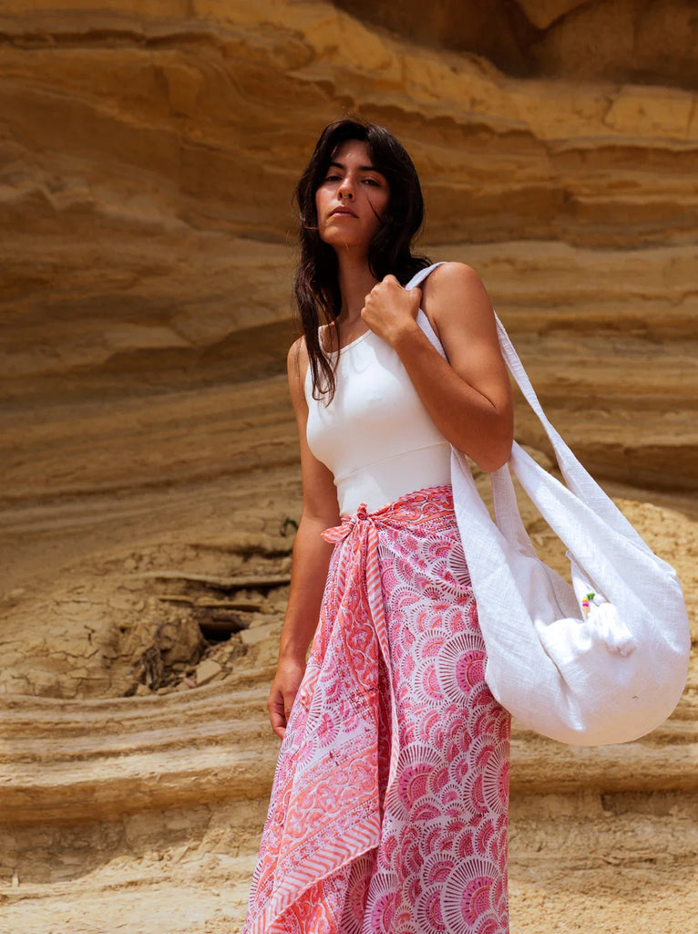 Kezia Bag — White fabric bag on model with pink sarong — MYFASHIONFRUIT