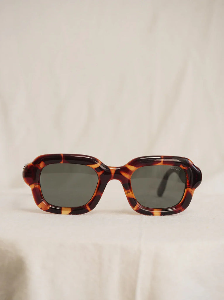 Komono MILES Havana Sunglasses — Tortoiseshell sunglasses, detail — MYFASHIONFRUIT