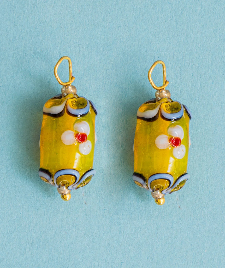 Set of Mood Charms - Spring Flower — Yellow floral Murano glass earrings, detail — MYFASHIONFRUIT