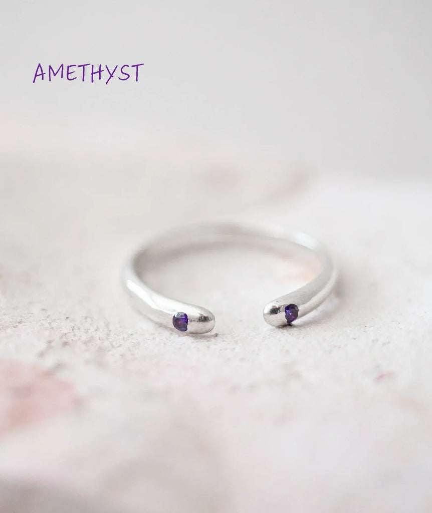 Dione Ring — Silver ring with purple stones, detail — MYFASHIONFRUIT