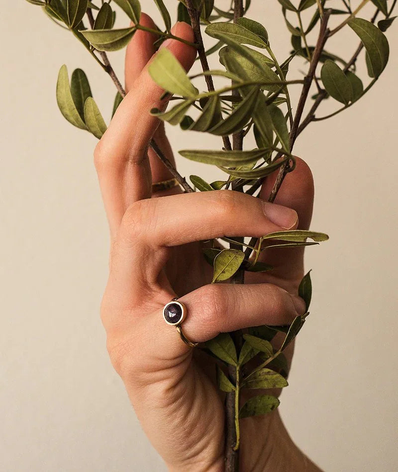 Minor Chevalier - Knuckle Ring — detail, gold with dark purple stone — MYFASHIONFRUIT
