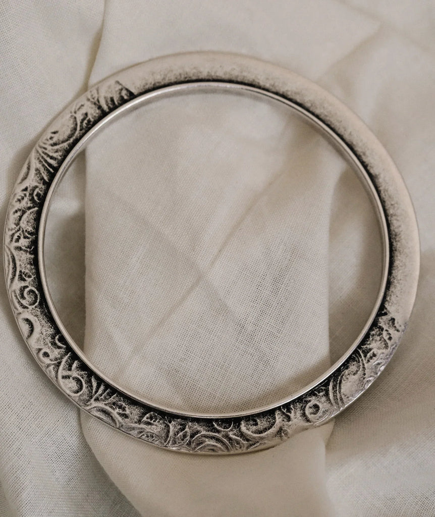 Loop Bracelet — Silver floral bangle detail — MYFASHIONFRUIT
