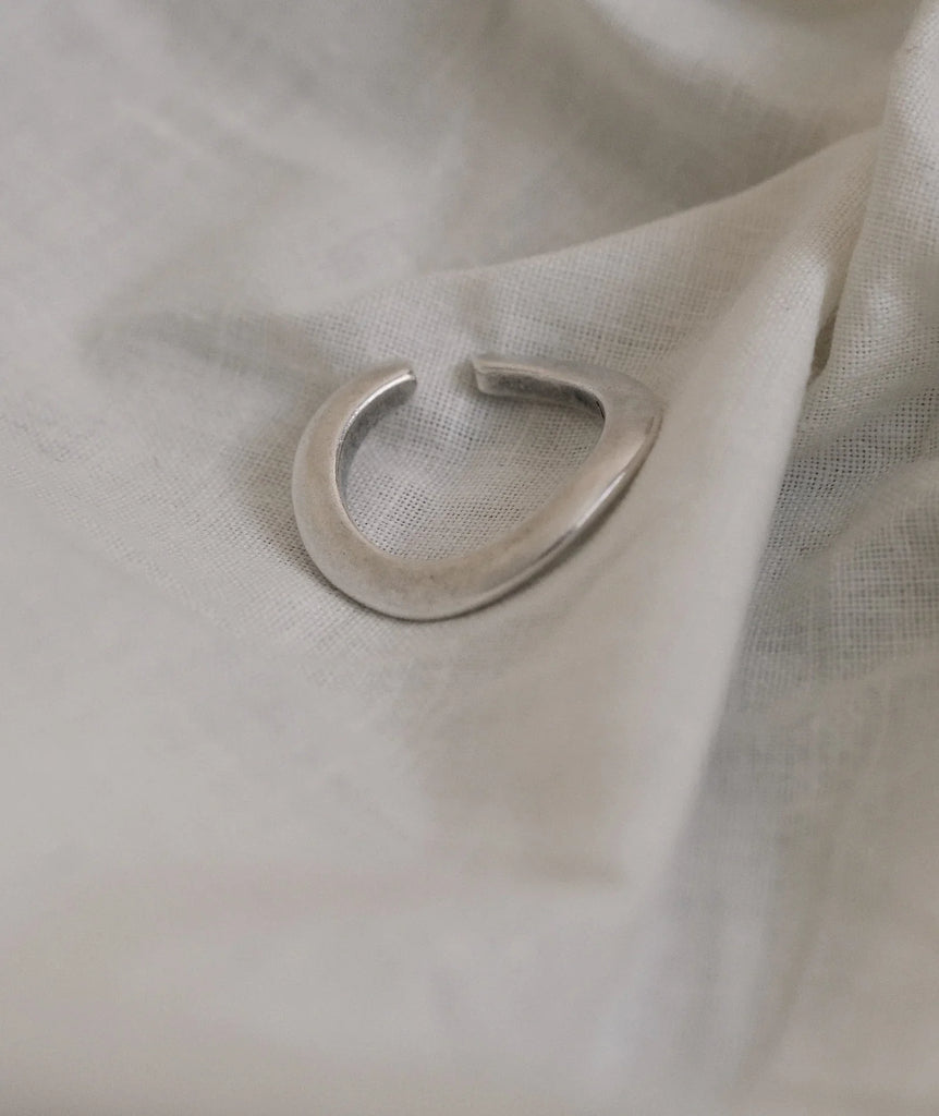 Bold Wavy Ring — silver shade, wavy design detail — MYFASHIONFRUIT