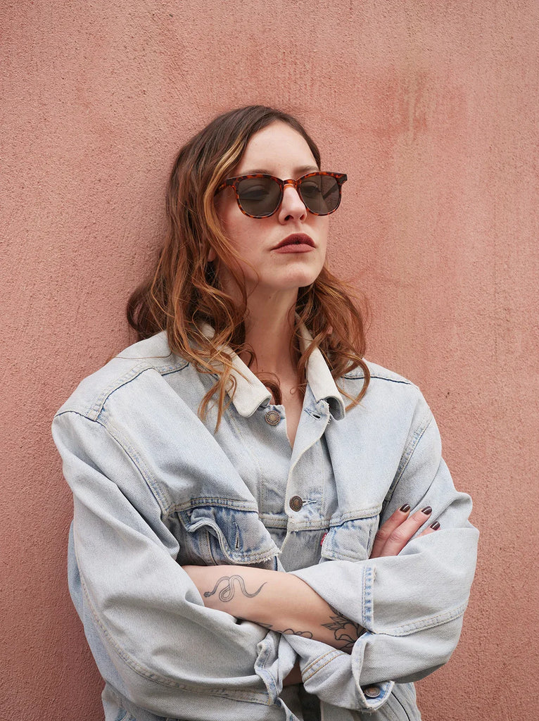 Woman wearing Komono FRANCIS Tortoise Sunglasses and denim jacket — MYFASHIONFRUIT