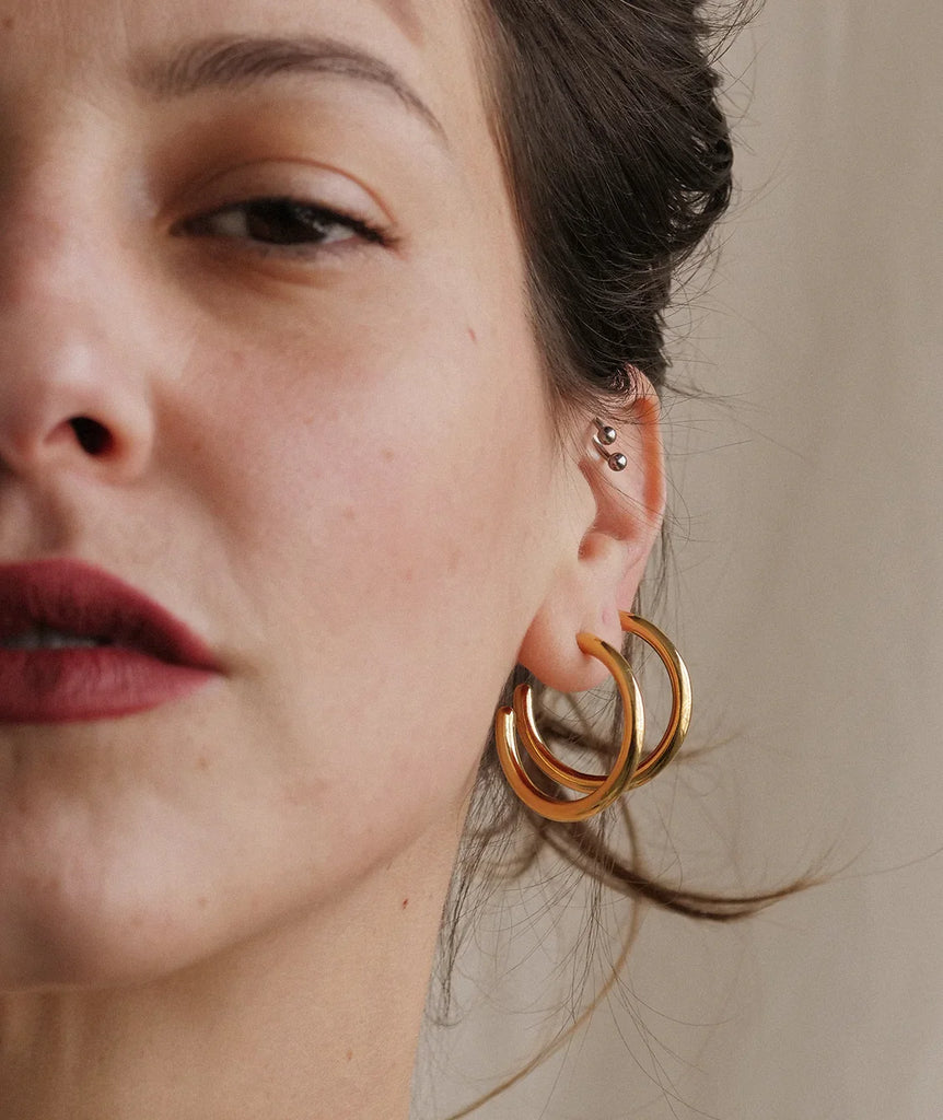 Susie Hoops — Woman with gold hoops and red lipstick — MYFASHIONFRUIT